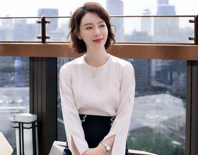 中分|50岁女人别被这4款“大妈发型”迷惑，自以为时髦，其实很土气