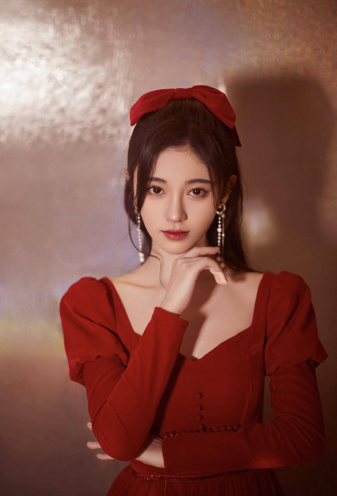 漂亮|苗苗越看越漂亮，穿一袭红色连衣裙温柔优雅，美如初恋，真是yyds