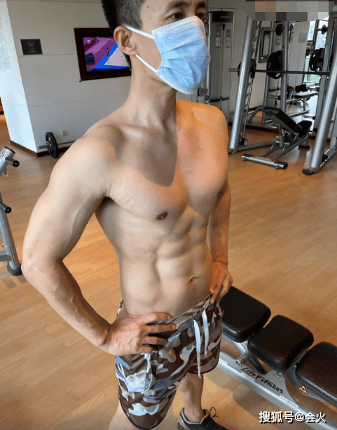 成块|杜淳自曝每天健身两小时，腹部肌肉成块凸出，青筋暴起荷尔蒙爆棚