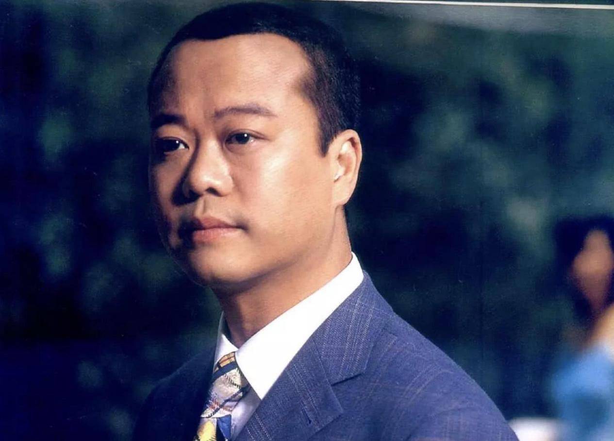 tvb老戏骨欧阳震华携妻子庆生,晒甜蜜合照,佘诗曼发文送上祝福