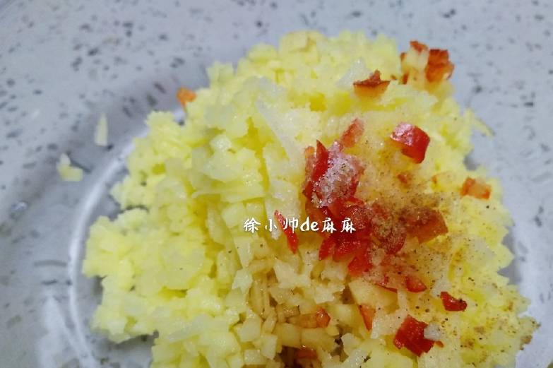 蔬菜|土豆换个新做法，比放在饼里面更好吃，一次要吃10个才过瘾！