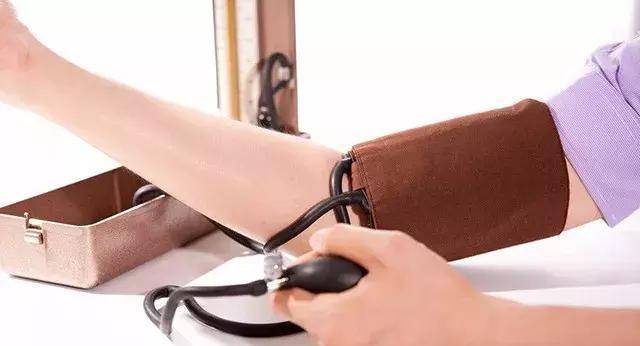 治疗|“尿毒症”者逐年飙升？医生坦言：烟酒其次，多半是这3件事导致