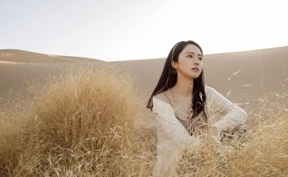 一身|被董璇的“女团身材”惊艳到，这腰细到单手可握，真看不出有41岁