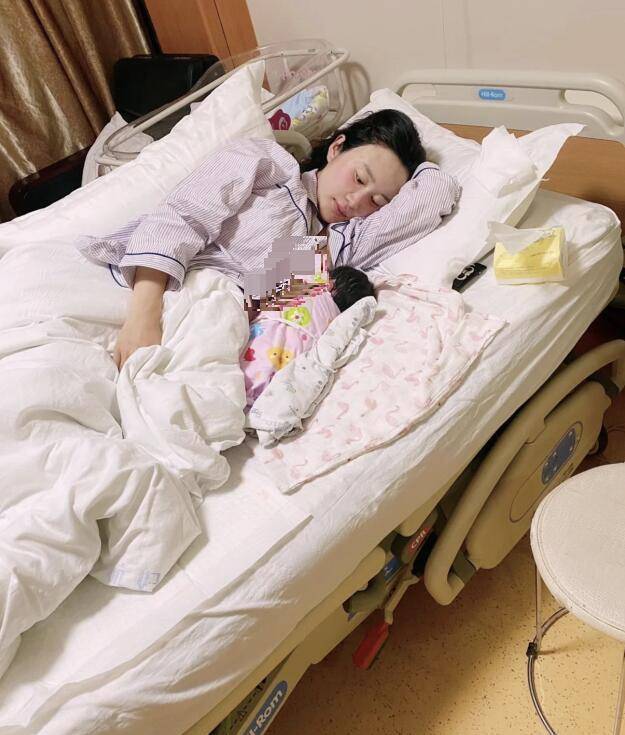 杜星霖|张纪中69岁再生女，小儿子长得神似张纪中，女助理肤白貌美大长腿