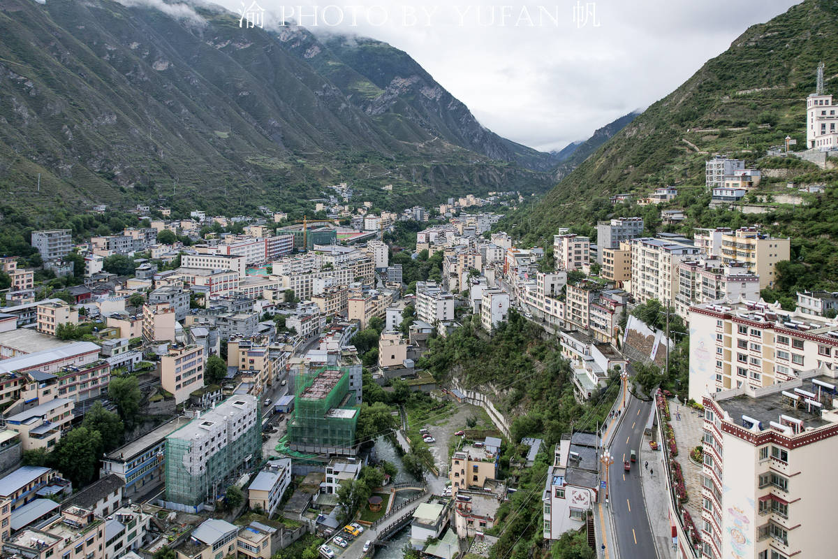 圣山|四川一县城小如乡镇，却有座东方圣山，还是世界遗产，很适合避暑