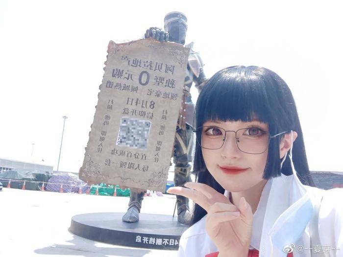 领地|什么游戏2021CJ现场树起神秘巨型人像 引得各路COS纷纷与其合影？