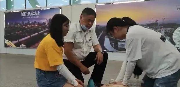 急救 电视剧 9c8b63d863eb4a008a4021018c31ee88.jpeg