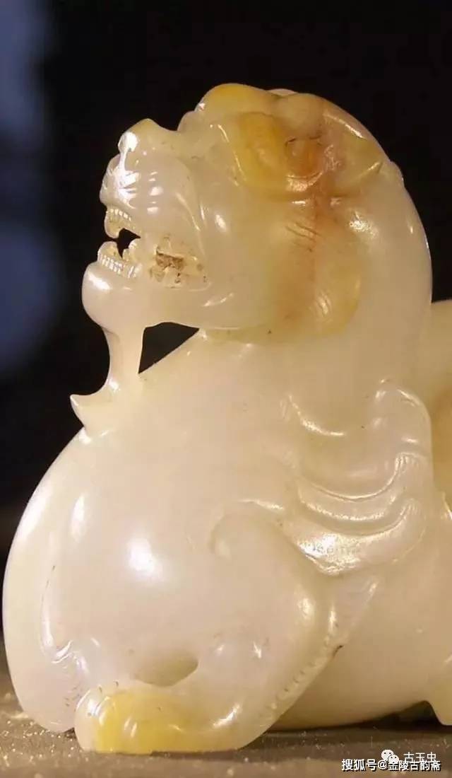 【 天然白翡翠 辟邪俑根付 】　倣古葬玉　明～清朝期　中華古玩 天然白翡翠 辟邪俑根付 】倣古葬玉明～清朝期中華古玩L0205F