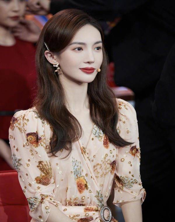 设计|金晨这次很不一般,明明长了一张妩媚脸,却能穿出“初恋感”