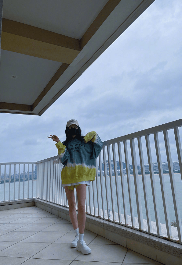服装|杨幂真是有实力，穿着运动款的衣服，但却有一种高级模特感