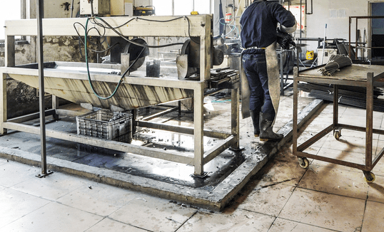 母子俩|为了救患有尿毒症儿子的命，她靠送外卖拼命攒钱！