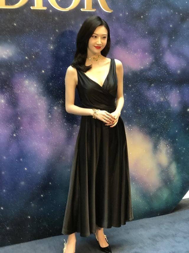 景甜|景甜时尚裙子穿搭性感又妩媚