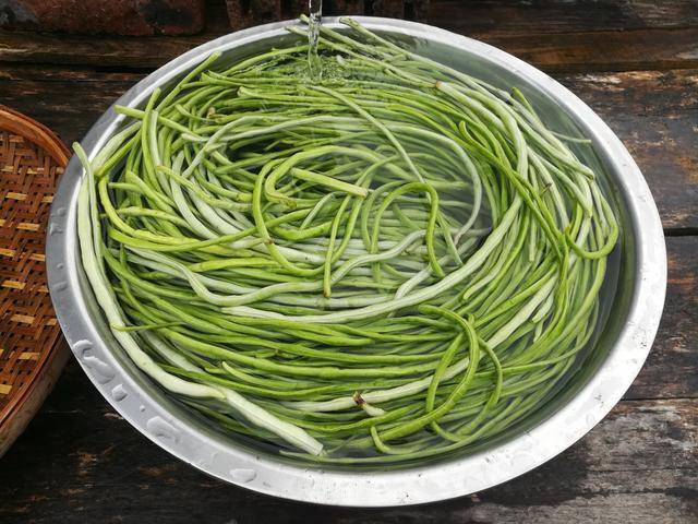 怎么晒干豆角不变色 2df43b2f2edc4db8a5b41dd77395cbea.jpeg