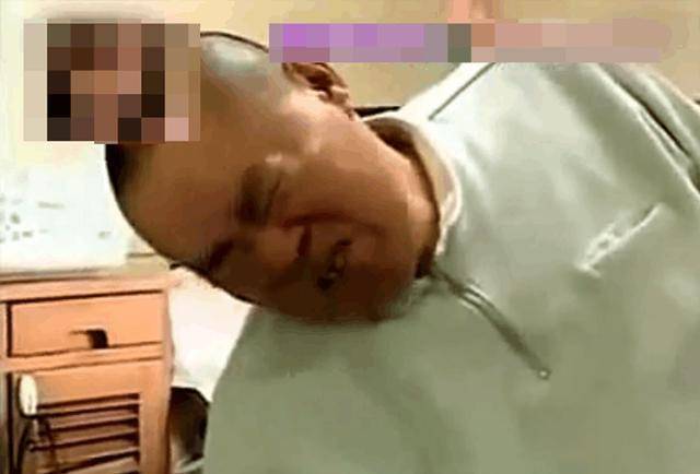 狗狗照顾残疾主人15年, 临终前狗狗留下的遗言, 让主人泪崩