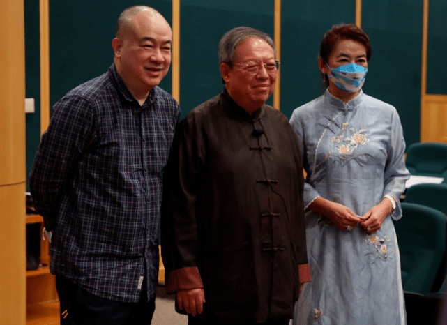 感觉|胡慧中陪丈夫现身，穿旗袍气质典雅，但脸多皱个个都是真实老人！