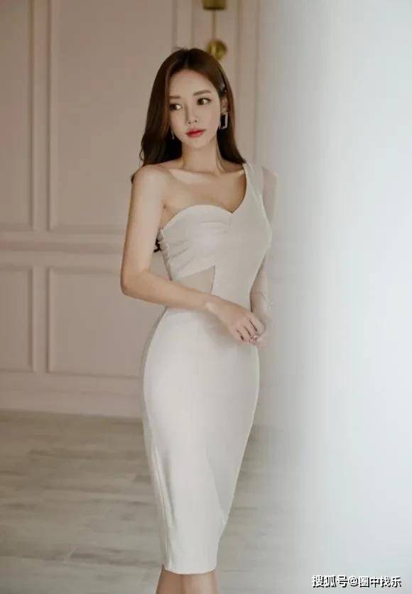 胜任|时尚韩式穿着？只有她才能胜任，身材曼妙气质更美