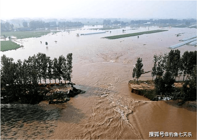 原创洪水在蔓延!这群郑州钓鱼人却满载米面油粮,火速支援鹤壁