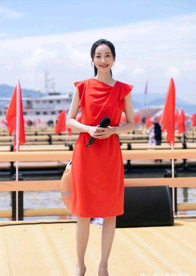 红裙子搭配什么鞋子高跟鞋 90aaa87fc35648e9a0e2961d3cb78fd0.jpeg
