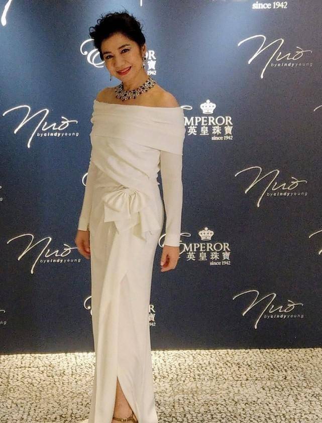 千金|钟楚红遇上发哥老婆，女明星VS富家千金，气质好咋穿都不难看