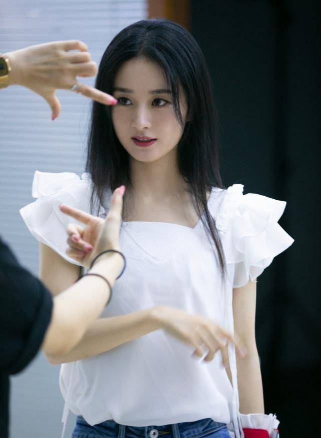 赵丽颖|赵丽颖练习女团舞，却被镜头怼脸拍，看到侧颜那刻简直不愿清醒