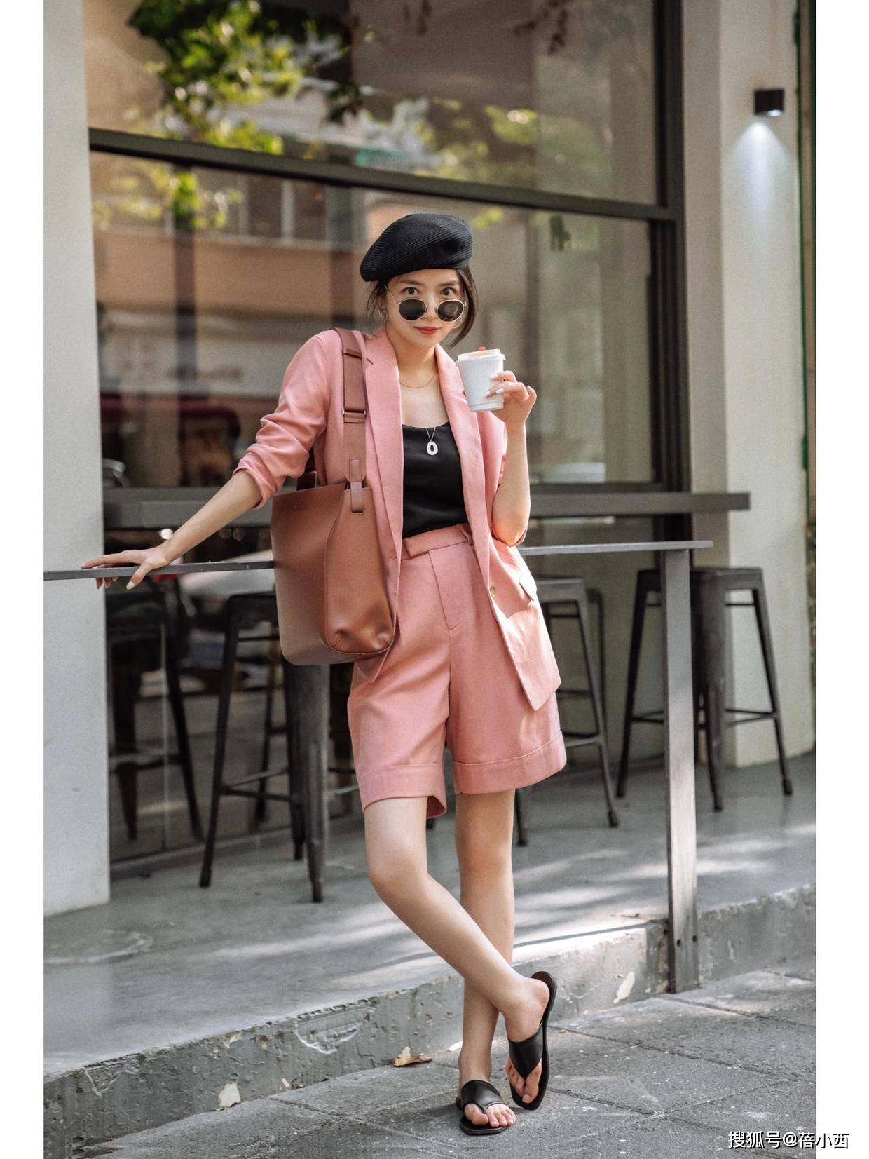 魅力|女人到了中年,放弃T恤搭配小黑裤!学三木博主这样穿,高级气质