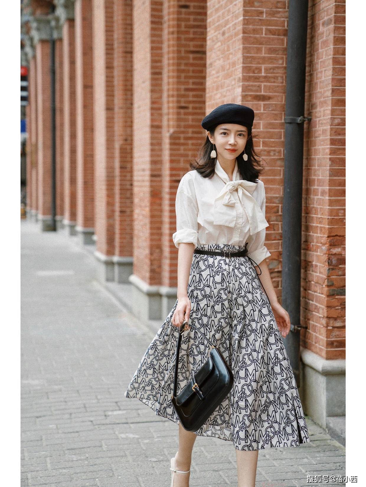 魅力|女人到了中年,放弃T恤搭配小黑裤!学三木博主这样穿,高级气质