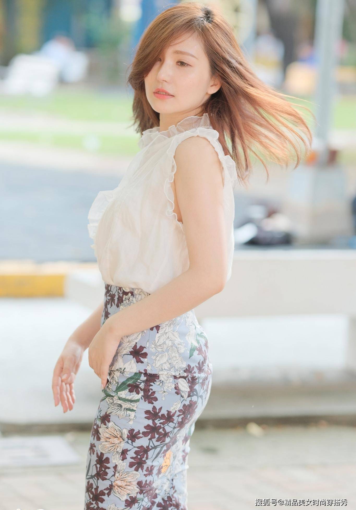 清新舒适的碎花裙减龄时尚,干净舒适的风格会给人留下更好的印象