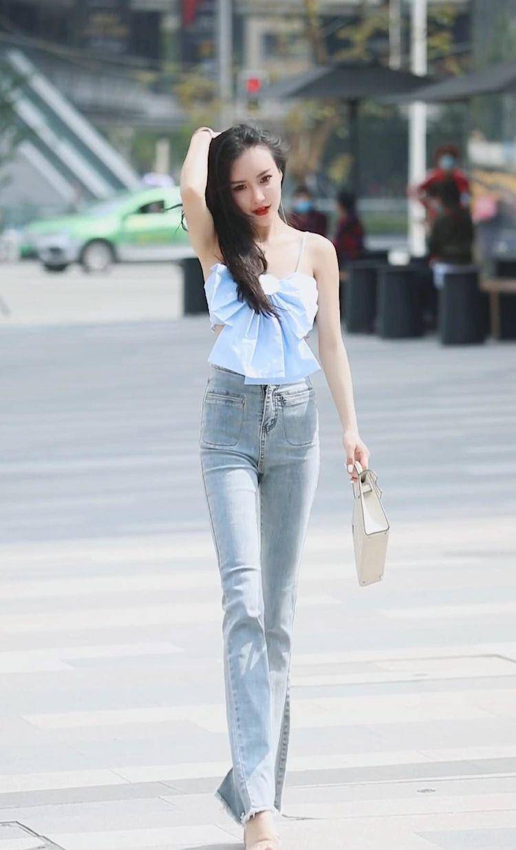 尖头|美女脚上穿上一双尖头高跟鞋，显得青春少女有又轻熟的韵味