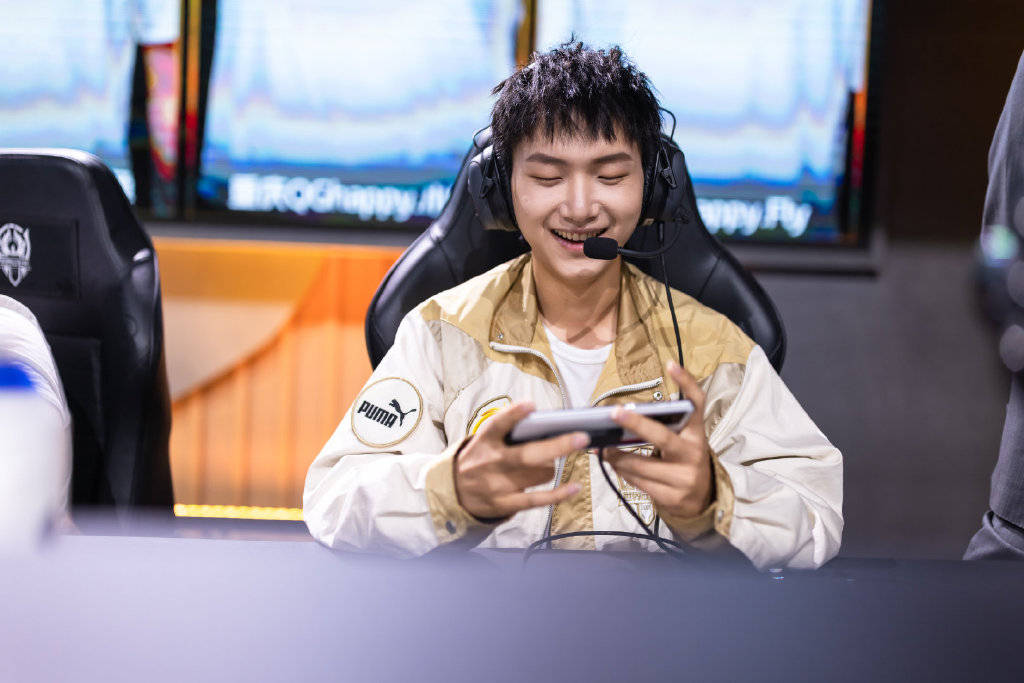 原创kpl李九连发3条状态,态度从傲慢转为致歉,九天狐评价qg赢了就好