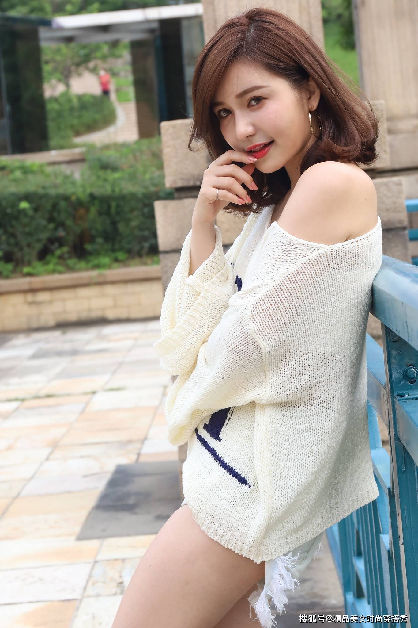 整体|宽松针织衫清凉舒适,简约又有型,字母的印花设计增添几分时尚感