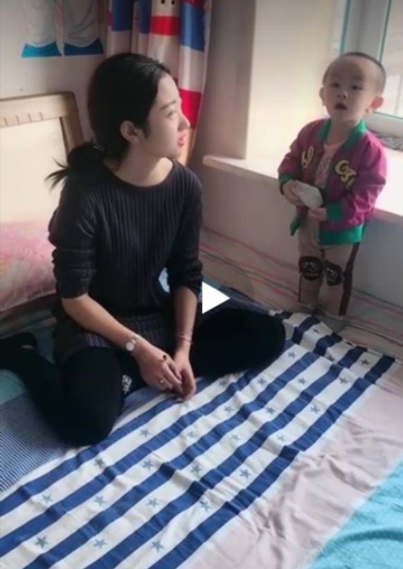 同事|二胎有了弟弟，相差18岁的姐姐欲哭无泪，看完忍不住笑了！