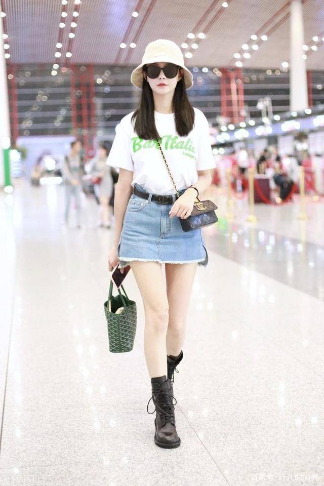 沈梦辰|沈梦辰最新私服穿搭曝光，别致牛仔裙出镜，好像缝补的一样
