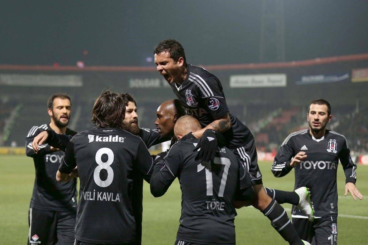 周日004 德乙:基尔高士丁vs沙尔克04 战意更强烈 基尔全力以赴?