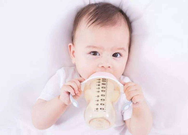 需求|宝宝早上起来就喝奶粉好吗?