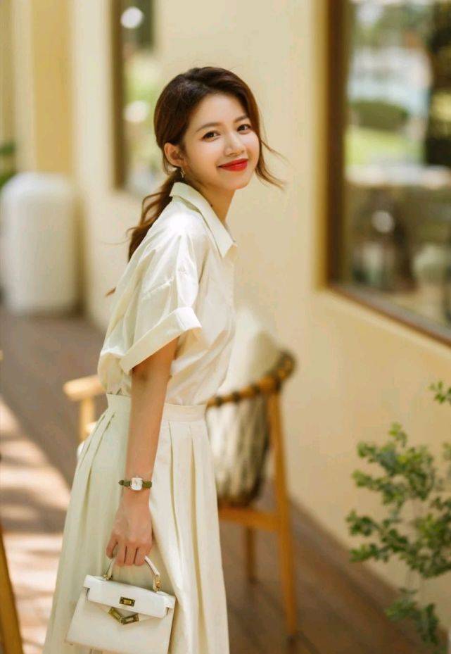 感觉|优雅浪漫的裙装穿搭，可以呈现俏皮甜美的感觉，也可以很有女人味