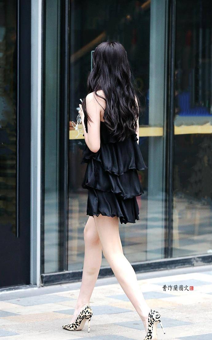 高跟鞋|街拍：走路带风的尖头细高跟船鞋美女