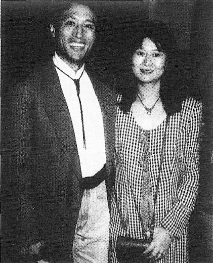 王洛勇与妻子丁宁王洛勇与边潇潇王洛勇在美国站稳脚跟后,将妻子接到