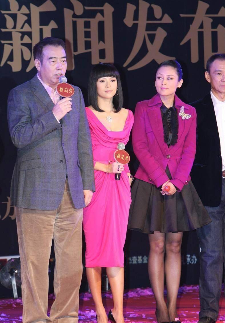 颜色|陈红一点也不服老,和小十岁的“国际章”同台,穿艳色装嫩太减龄