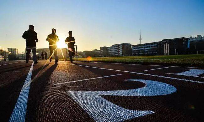 心脏|"三伏天"在晨跑的人很兴奋,但也很容易危险!!