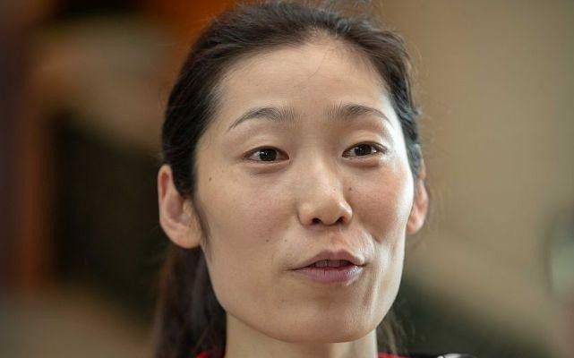 中性|女排队长朱婷看着就很坚毅，五官俊朗很中性，穿运动服太帅气了