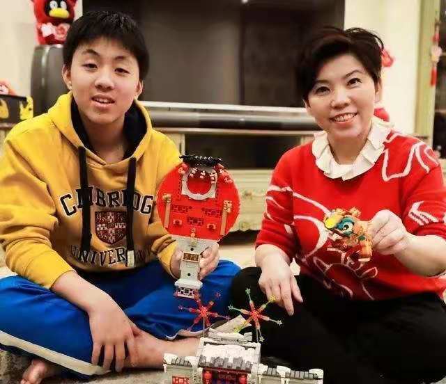 奥运冠军邓亚萍后代很优秀,儿子十五岁夺得八块奖牌,真棒!_林瀚