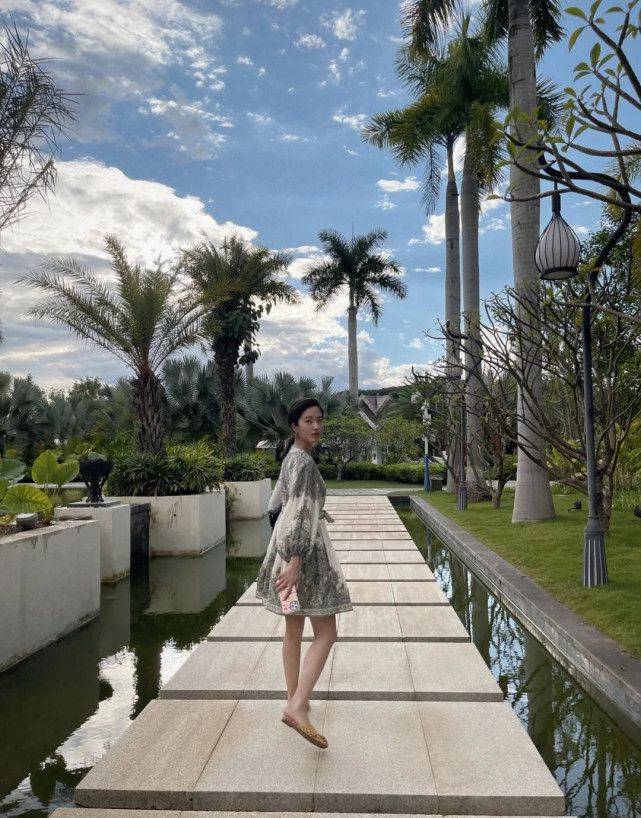 经典|论穿搭杨采钰没输过，私服造型真的一绝，气质又优雅