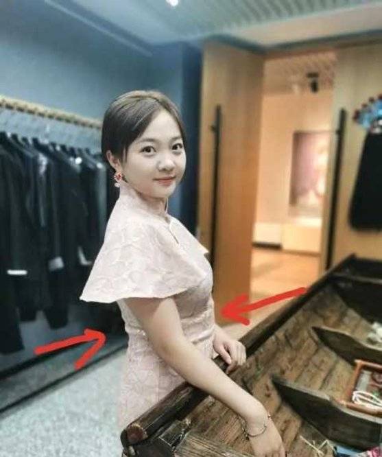 身材|22岁林妙可晒古风写真，撑伞吹笛婉约清丽，无修图旗袍装暴露真实身材