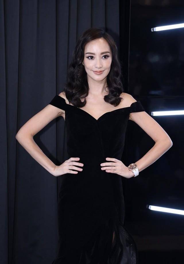 套装|懂得保养的女人看着不会老，关颖私下的状态，一点没有奔五的影子