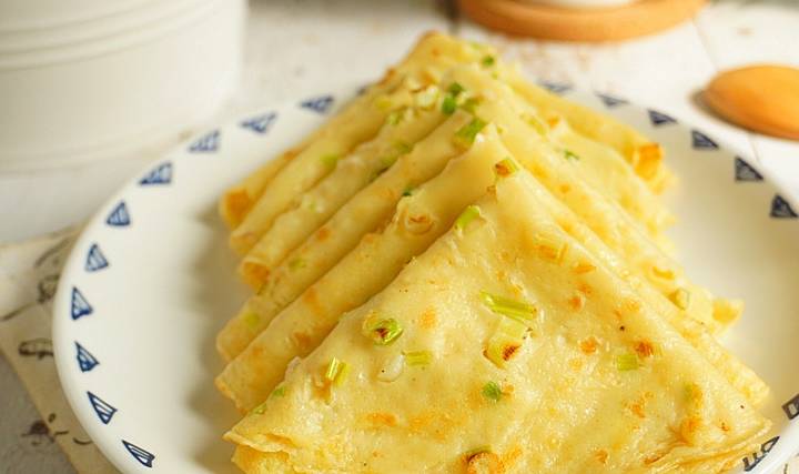 小勺|又薄又软的鸡蛋饼，面粉和水的比例很重要，营养早餐15分钟就上桌