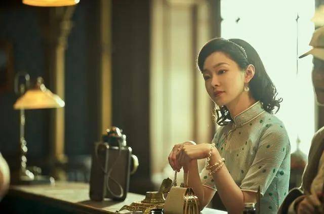 电影|电影《1921》热映，宋轶穿旗袍出场好惊艳，这身材哪有100斤？