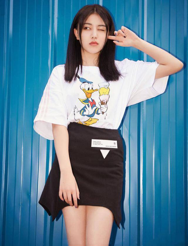 女生|《乘风破浪的姐姐》金晨公演造型,印花外套搭俏皮麻花辫,心动了