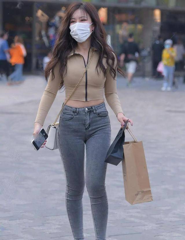 风情|魅力动人的瑜伽裤装扮很有时尚感，带来别样的风情，百搭舒适