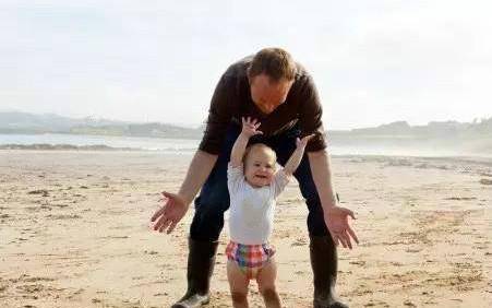 宝宝几个月会走路才会站立 5bf7f24a4ba54b21b319a58a03caa3b0.jpeg