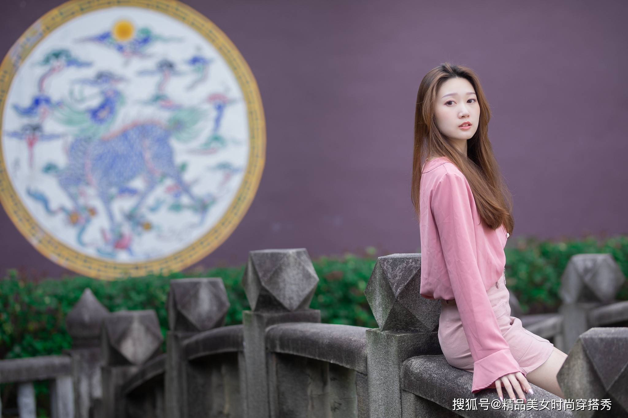 设计|粉色的雪纺衬衫甜美减龄，简约时尚的版型衬托女性柔美的气质